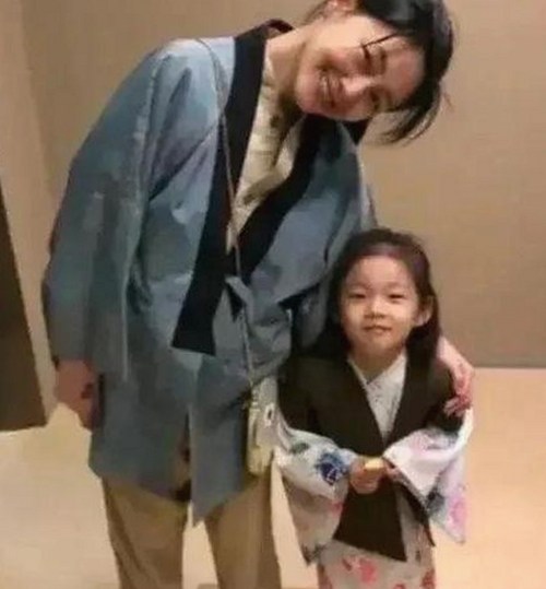体操冠军吴柳芳私生活曝光引热议，退役后路引发多方关注